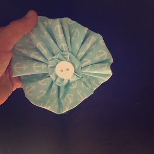 Light green anchor hair pin